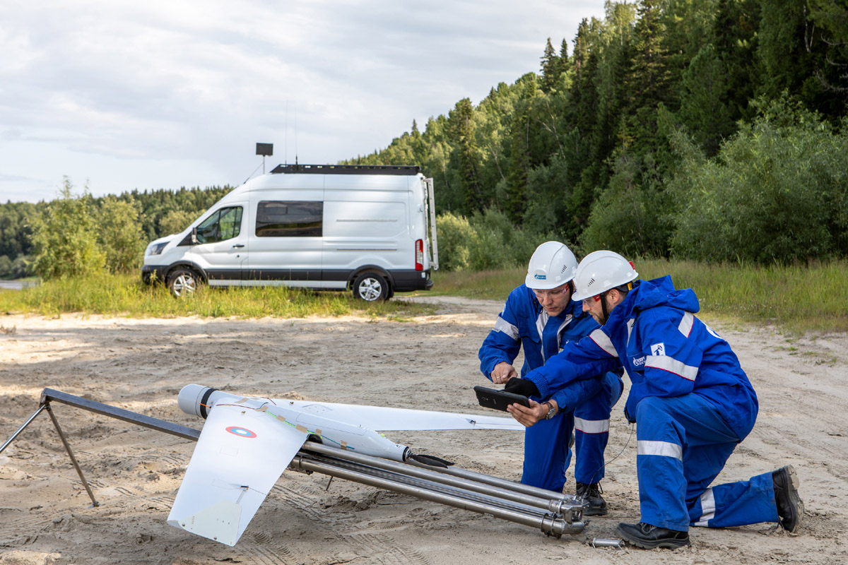 Подготовка к запуску беспилотного летательного аппарата для патрулирования нефтепроводов в
